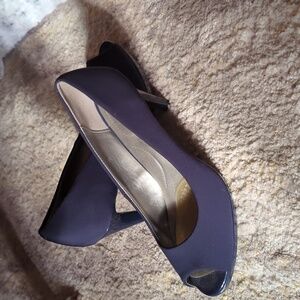 Bandolino Classic Navy Blue Peep Toe Heels